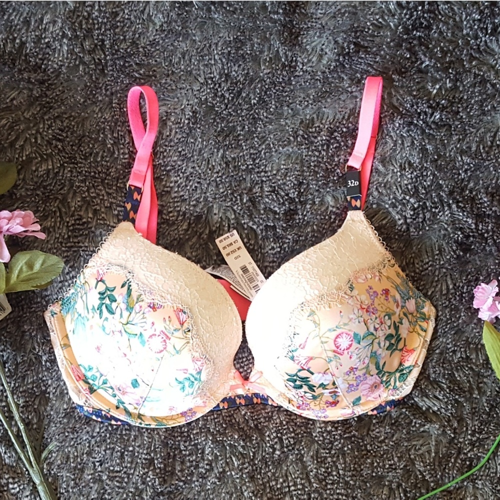 NWT Victoria's Secret Very Sexy Padded Push Up